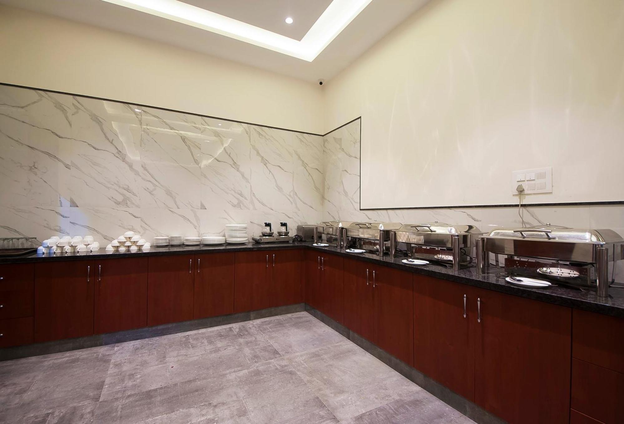 Hotel Z Suite-Near Delhi Airport Nové Dillí Exteriér fotografie